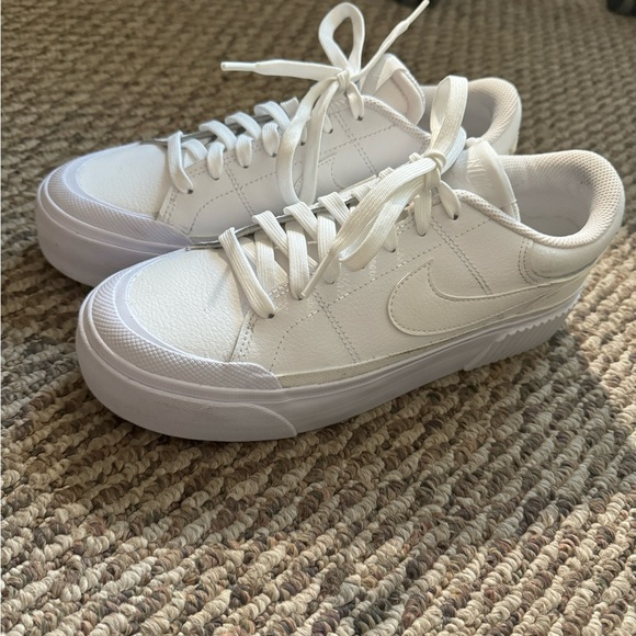 LIKE NEW Nike Court Legacy Lift - White - Picture 6 of 6